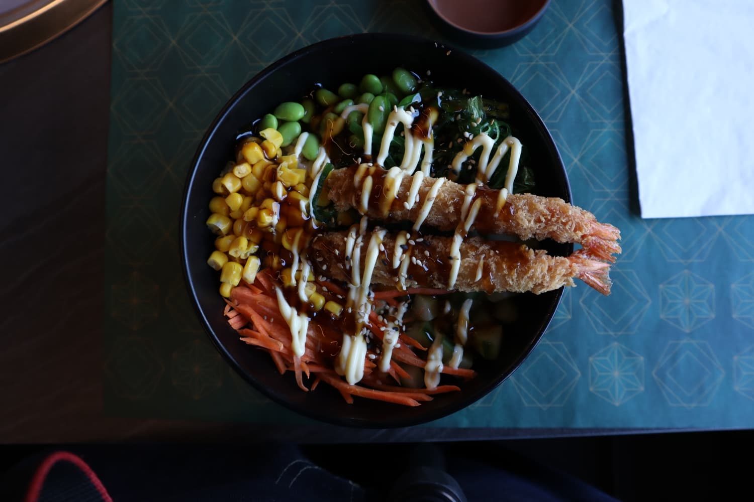 Poké bowl tempura garnalen